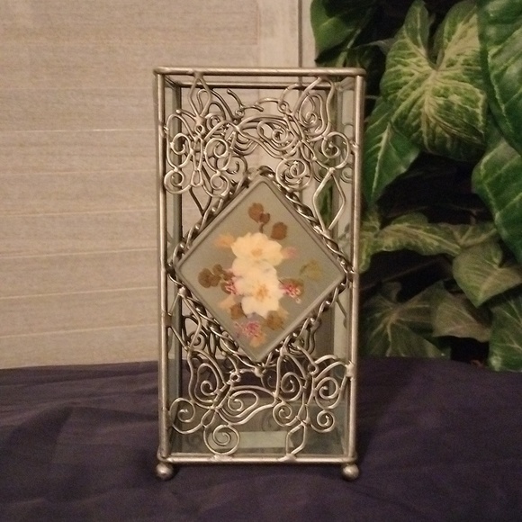 ⚜️ Butterflies and Florals Tealight Holder - Picture 1 of 7
